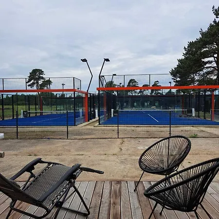 House With Padel Court, Hot Tub And Sauna! Holiday home Liepaja